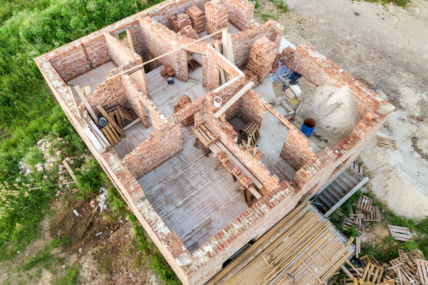 Casa in mattoni in costruzione vista dall'alto